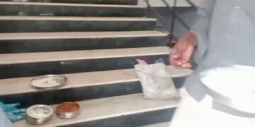 ನಂಜನಗೂಡು ದೇಗುಲದ ದಾಸೋಹಭವನ ದ್ವಾರದಲ್ಲೇ ಮಾಂಸಹಾರ ಸೇವಿಸಿದ ಕಿಡಿಗೇಡಿ!