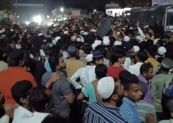 ಮುಸ್ಲಿಂ ಮೌಲ್ವಿಗಳಿಗೆ ಹಿಂದೂ ಯುವಕರಿಂದ ಹಲ್ಲೆ ಆರೋಪ.. ಠಾಣೆ ಎದುರು ಹೈಡ್ರಾಮಾ