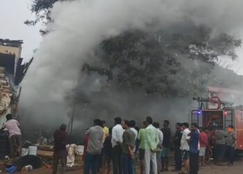 ಹುಬಳ್ಳಿಯಲ್ಲಿ ಧಗಧಗಿಸಿದ ಶೆಡ್‌.. ಶಾರ್ಟ್ ಸರ್ಕ್ಯೂಟ್‌ ಶಂಕೆ!