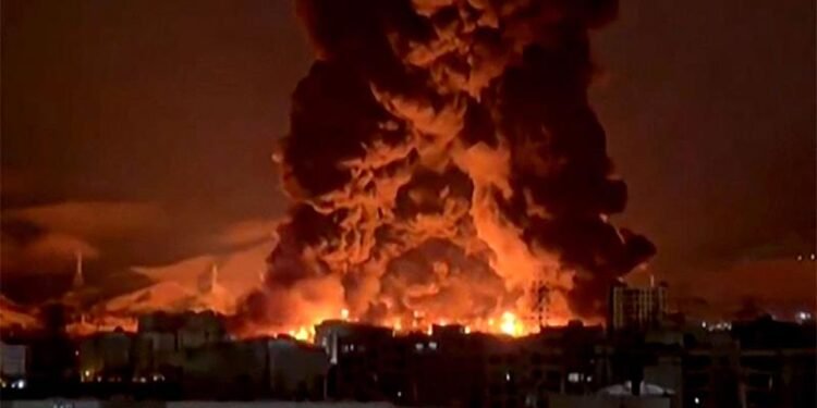 ಇರಾನ್ ತೈಲ ನಿಕ್ಷೇಪಗಳ ಮೇಲೆ ಇಸ್ರೇಲ್ ಭೀಕರ ದಾಳಿ.. ನೆತನ್ಯಾಹು ನಡೆಗೆ ಅಮೆರಿಕ ಆಕ್ರೋಶ, ಗಗನಕ್ಕೇರಿದ ಕಚ್ಚಾ ತೈಲ ಬೆಲೆ!