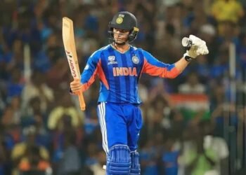 ಕೊಹ್ಲಿ ಹಾದಿಯಲ್ಲಿ ಯುವ ತಾರೆ.. ವಿಶ್ವಕಪ್ ಫೈನಲ್‌ನಲ್ಲಿ ಅಬ್ಬರಿಸಿದ ಅಭಿಷೇಕ್ ಶರ್ಮಾ ಬೆನ್ನಿಗೆ ನಿಂತ ಕ್ರಿಕೆಟ್ ದಿಗ್ಗಜರು!