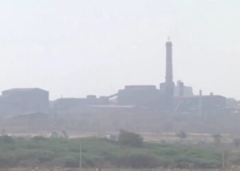 ಸಾರ್ವಜನಿಕರ ಆಕ್ರೋಶಕ್ಕೆ ಮಣಿದ ಜಿಲ್ಲಾಡಳಿತ : ಕಾರ್ಖಾನೆಗಳಿಗೆ ಬೀಗ ಫಿಕ್ಸ್