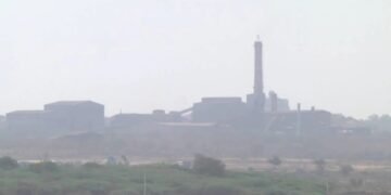 ಸಾರ್ವಜನಿಕರ ಆಕ್ರೋಶಕ್ಕೆ ಮಣಿದ ಜಿಲ್ಲಾಡಳಿತ : ಕಾರ್ಖಾನೆಗಳಿಗೆ ಬೀಗ ಫಿಕ್ಸ್