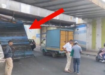 ಬೆಳ್ಳಂಬೆಳಗ್ಗೆ ಕಳಚಿಬಿದ್ದ ರೈಲ್ವೆ ಅಂಡರ್ ಪಾಸ್  ಶೀಟ್.. ತಪ್ಪಿದ ಅನಾಹುತ!