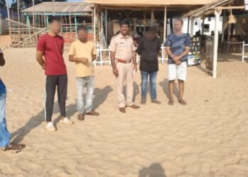 ಗೋಕರ್ಣ ಬೀಚ್‌ನಲ್ಲಿ ಗಾಂಜಾ ನಶೆಯಲ್ಲಿ ತೂರಾಡುತ್ತಿದ್ದ ಇಬ್ಬರಿಗೆ ಖಾಕಿ ಶಾಕ್‌!