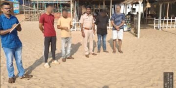 ಗೋಕರ್ಣ ಬೀಚ್‌ನಲ್ಲಿ ಗಾಂಜಾ ನಶೆಯಲ್ಲಿ ತೂರಾಡುತ್ತಿದ್ದ ಇಬ್ಬರಿಗೆ ಖಾಕಿ ಶಾಕ್‌!