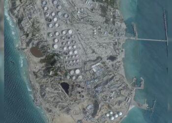 ಇರಾನ್‌ನ ‘ಕ್ರೌನ್ ಜ್ಯುವೆಲ್’ ಖಾರ್ಗ್ ದ್ವೀಪದ ಮೇಲೆ ಅಮೆರಿಕದ ಭೀಕರ ದಾಳಿ : ಸೇನಾ ನೆಲೆಗಳು ಸಂಪೂರ್ಣ ಧ್ವಂಸ