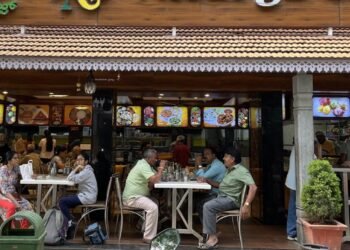 ಗ್ಯಾಸ್ ಟ್ರಬಲ್ನಿಂದ ಗ್ರಾಹಕರ ಜೇಬಿಗೂ ಕತ್ತರಿ! ಹೋಟೆಲಲ್ಲಿ ಇಡ್ಲಿ-ದೋಸೆ ಬೆಲೆ ಎಷ್ಟಾಗಿದೆ ಗೊತ್ತಾ?