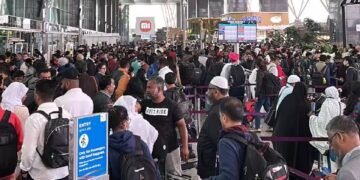 ಯುದ್ಧದ ಕಾರ್ಮೋಡ – ವಿಮಾನ ಟಿಕೆಟ್ ದರವೂ ಏರಿಕೆ, ಪ್ರಯಾಣಿಕರು ಕಂಗಾಲು!