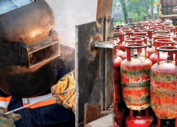 ಗ್ಯಾಸ್ ಸಿಲಿಂಡರ್ ಅಭಾವಕ್ಕೆ ವೆಲ್ಡಿಂಗ್ ಅಂಗಡಿಗಳು ಬಂದ್.. ಅಪಘಾತಗೊಂಡ ವಾಹನಗಳು ಗ್ಯಾರೇಜ್ ಮುಂದೆ ಸಾಲು