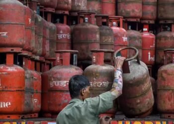 ಮನೆಯಲ್ಲಿ ಅಗತ್ಯಕ್ಕಿಂತ ಹೆಚ್ಚು LPG ಸಿಲಿಂಡರ್ ಇದ್ದರೆ ಜೈಲು ಶಿಕ್ಷೆ.. ಈ ನಿಯಮ ತಿಳಿಯಿರಿ!