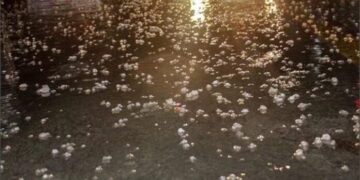 ರಾಜಧಾನಿ ಬೆಂಗಳೂರಲ್ಲಿ ಆಲಿಕಲ್ಲು ಸಹಿತ ಭಾರೀ ಮಳೆ.. ಕೂಲ್​​ ಕೂಲ್​​ ವೆದರ್!