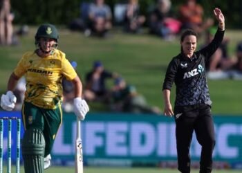 ಅಮೆಲಿಯಾ ಕೆರ್ ಐತಿಹಾಸಿಕ ಸಾಧನೆ.. ಮಹಿಳಾ ಟಿ20 ಕ್ರಿಕೆಟ್‌ನಲ್ಲಿ 100 ವಿಕೆಟ್, 1000 ರನ್‌ಗಳ ಮೈಲಿಗಲ್ಲು