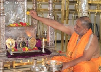 ಮಂತ್ರಾಲಯದಲ್ಲಿ ಯುಗಾದಿ ಹಬ್ಬದ ಸಂಭ್ರಮ.. ರಾಯರ ದರ್ಶನಕ್ಕೆ ಹರಿದು ಬಂದ ಭಕ್ತಸಾಗರ!