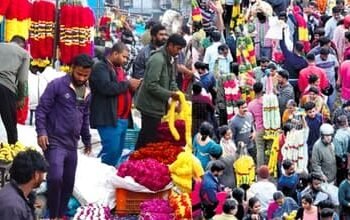 ನಾಡಿನಾದ್ಯಂತ ಯುಗಾದಿ ಸಂಭ್ರಮ : ಕೆ.ಆರ್ ಮಾರ್ಕೆಟ್‌ನಲ್ಲಿ ಖರೀದಿ ಭರಾಟೆ ಜೋರು