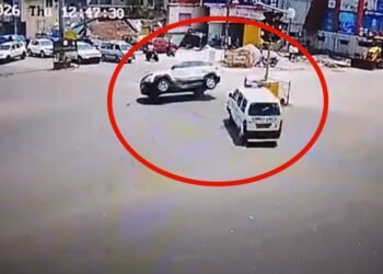 ಶಿವಮೊಗ್ಗದಲ್ಲಿ ಕಾರು-ಆ್ಯಂಬ್ಯುಲೆನ್ಸ್ ನಡುವೆ ಡೆಡ್ಲಿ ಆಕ್ಸಿಡೆಂಟ್.. ಸಿಸಿಟಿವಿಯಲ್ಲಿ ದೃಶ್ಯ ಸೆರೆ!