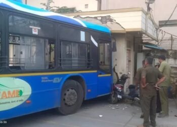 ಚಾಲಕನ ನಿರ್ಲಕ್ಷ್ಯ.. BMTC ಡಿಪೋ ಕೊಠಡಿಗೆ ನುಗ್ಗಿದ ಬಸ್! 