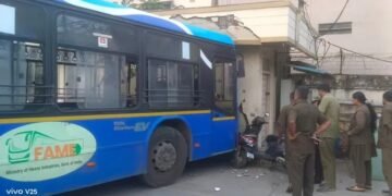 ಚಾಲಕನ ನಿರ್ಲಕ್ಷ್ಯ.. BMTC ಡಿಪೋ ಕೊಠಡಿಗೆ ನುಗ್ಗಿದ ಬಸ್! 