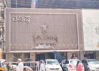 ಚಿನ್ನದಂಗಡಿಯಲ್ಲಿಯೇ 49 ಗ್ರಾಂ ಚಿನ್ನದ ಸರ ಎಗರಿಸಿದ ಸೇಲ್ಸ್ ಗರ್ಲ್!