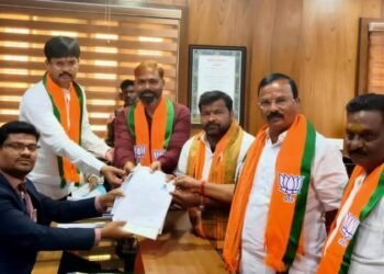 ನಾಮಪತ್ರ ಸಲ್ಲಿಸಿದ ಬಿಜೆಪಿ ಅಭ್ಯರ್ಥಿ ಶ್ರೀನಿವಾಸ್ ದಾಸ ಕರಿಯಪ್ಪ