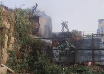 ಶ್ರೀಕಂಠೇಶ್ವರ ಸ್ವಾಮಿಯ ಕಲ್ಲು ಮಂಟಪಕ್ಕೆ ತಗುಲಿದ ಬೆಂಕಿ : ಸ್ಥಳೀಯರ ಆಕ್ರೋಶ