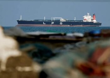 ಹಾರ್ಮುಜ್ ಜಲಸಂಧಿಯಲ್ಲಿ ಹೆಚ್ಚಿದ ಉದ್ವಿಗ್ನತೆ.. ಅಪಾಯದ ನಡುವೆಯೇ ಸಂಚಾರ ಆರಂಭಿಸಿದ ಭಾರತೀಯ LPG ಟ್ಯಾಂಕರ್‌ಗಳು!