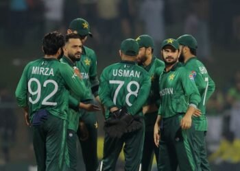 ವಿಶ್ವಕಪ್‌ ಸೋಲಿನ ಬಿಸಿ : ಪಾಕ್ ಕ್ರಿಕೆಟಿಗರಿಗೆ ಭಾರೀ ದಂಡ ; ಮಾಜಿ ಕೋಚ್ ಗ್ಯಾರಿ ಕರ್ಸ್ಟನ್ ಆಘಾತಕಾರಿ ಪ್ರತಿಕ್ರಿಯೆ