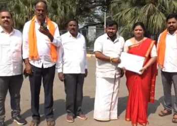 ರಂಗೇರಿದ ದಾವಣಗೆರೆ ಉಪಚುನಾವಣೆ : ಮುಖಂಡರ ಸಮ್ಮುಖದಲ್ಲಿ ನಾಮಪತ್ರ ಸಲ್ಲಿಸಿದ ಬಿಜೆಪಿ ಅಭ್ಯರ್ಥಿ