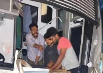 ಬೆಳ್ಳಂಬೆಳಗ್ಗೆ ಬೆಂಗಳೂರು-ಮೈಸೂರು ಎಕ್ಸ್ಪ್ರೆಸ್ವೇಯಲ್ಲಿ ಭೀಕರ ಅಪಘಾತ : ನಾಲ್ವರು ಸಾವು