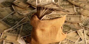 ಎಸ್ಐಪಿ ಹೂಡಿಕೆ ನಿಲ್ಲಿಸಿದ 75% ಜನ : ಮಾರುಕಟ್ಟೆ ಕುಸಿತದ ವೇಳೆ ನೀವೇನು ಮಾಡಬೇಕು? ತಜ್ಞರು ಹೇಳೋದೇನು?