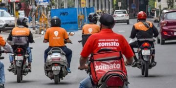 ಆನ್‌ಲೈನ್ ಫುಡ್ ಆರ್ಡರ್ ಇನ್ನು ಮತ್ತಷ್ಟು ದುಬಾರಿ.. ಸ್ವಿಗ್ಗಿ, ಝೊಮ್ಯಾಟೊ ಪ್ಲಾಟ್‌ಫಾರ್ಮ್ ಶುಲ್ಕ ಹೆಚ್ಚಳ!