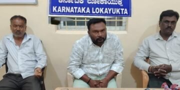 ಲಂಚಕ್ಕೆ ಬೇಡಿಕೆ – ಕೋಲಾರ ನಗರಸಭೆಯ ಆರ್‌ಐ ‍‍‍& ಬಿಲ್ ಕಲೆಕ್ಟರ್ ‘ಲೋಕಾ’ ಬಲೆಗೆ!