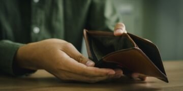 ಕೈಯಲ್ಲಿ ದುಡ್ಡೇ ಉಳಿಯಲ್ಲ, ಇಎಂಐ ಹೊರೆಯಾಗುತ್ತಿದೆಯೇ? ತಜ್ಞರ ಪರಿಹಾರ ಇಲ್ಲಿದೆ