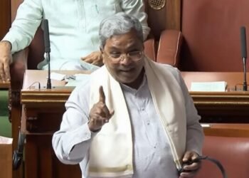 ನೋಡಲ್ಲಿ.. ವಿಜಯೇಂದ್ರ ಸಿಎಂ ಆಗೋಕೆ ಕಾಯ್ಕೊಂಡು ಕೂತಿದ್ದಾನೆ | ಆರ್.ಅಶೋಕ್‌ಗೆ ಸಿಎಂ ಸಿದ್ದು ತಿರುಗೇಟು!