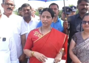 ಬೈ ಎಲೆಕ್ಷನ್ನಲ್ಲಿ ಕಾಂಗ್ರೆಸ್ ಗೆದ್ದೆ ಗೆಲ್ಲುತ್ತೆ | ಲಕ್ಷ್ಮೀ ಹೆಬ್ಬಾಳ್ಕರ್ ವಿಶ್ವಾಸ!