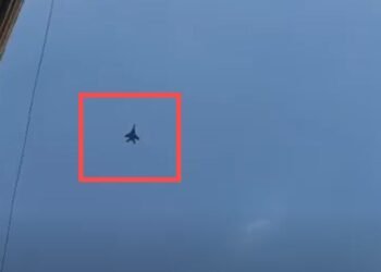 ಹುಬ್ಬಳ್ಳಿಯಲ್ಲಿ ಯುದ್ಧ ವಿಮಾನಗಳ ಭೀಕರ ಘರ್ಜನೆ! ಬೆಚ್ಚಿಬಿದ್ದ ಜನ