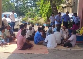 ಬೇಡಿಕೆಗಳ ಈಡೇರಿಕೆಗೆ ಆಗ್ರಹ – ಪಶುವೈದ್ಯಕೀಯ ಕಾಲೇಜಿನ ‘ಡಿ’ ದರ್ಜೆ ನೌಕರರಿಂದ ಉಪವಾಸ ಸತ್ಯಾಗ್ರಹ!