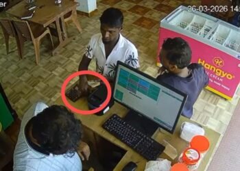 ಗ್ರಾಹಕರ ಸೋಗಿನಲ್ಲಿ ಬಂದು ಮೊಬೈಲ್ ಎಗರಿಸಿದ ಖತರ್ನಾಕ್ ಖದೀಮರು!