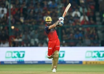 ಐಪಿಎಲ್ ಇತಿಹಾಸದಲ್ಲಿ ಕೊಹ್ಲಿ ವಿಶ್ವದಾಖಲೆ : ಚೇಸಿಂಗ್ ವೇಳೆ 4 ಸಾವಿರ ರನ್ ಪೂರೈಸಿದ ಮೊದಲ ಬ್ಯಾಟರ್!