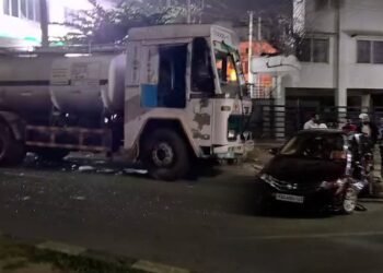 ಹಾಸನದಲ್ಲಿ ಡೀಸೆಲ್‌ ಟ್ಯಾಕರ್‌ – ಕಾರಿನ ಮಧ್ಯೆ ಆಕ್ಸಿಡೆಂಟ್‌.. ತಪ್ಪಿದ ಭಾರೀ ಅನಾಹುತ