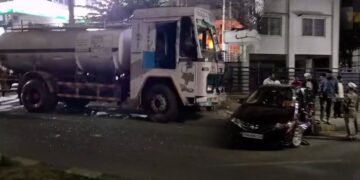 ಹಾಸನದಲ್ಲಿ ಡೀಸೆಲ್‌ ಟ್ಯಾಕರ್‌ – ಕಾರಿನ ಮಧ್ಯೆ ಆಕ್ಸಿಡೆಂಟ್‌.. ತಪ್ಪಿದ ಭಾರೀ ಅನಾಹುತ