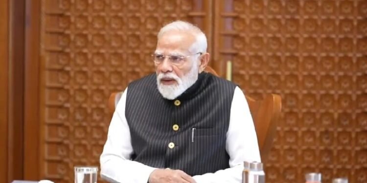 ತೈಲ ಅಭಾವ ವದಂತಿಗಳಿಗೆ ಕಿವಿಗೊಡಬೇಡಿ – ದೇಶದ ಜನತೆಗೆ ಪ್ರಧಾನಿ ಮೋದಿ ಕರೆ