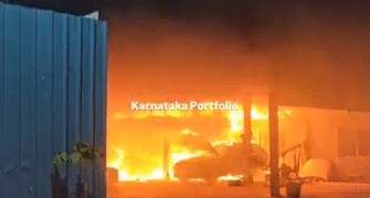 ಗ್ಯಾರೇಜ್‌ನಲ್ಲಿ ಅಗ್ನಿ ಅವಘಡ – BMW ಸೇರಿದಂತೆ ನಾಲ್ಕೈದು ಐಷರಾಮಿ ಕಾರುಗಳು ಸುಟ್ಟು ಕರಕಲು!
