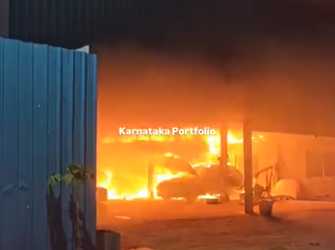 ಗ್ಯಾರೇಜ್‌ನಲ್ಲಿ ಅಗ್ನಿ ಅವಘಡ – BMW ಸೇರಿದಂತೆ ನಾಲ್ಕೈದು ಐಷರಾಮಿ ಕಾರುಗಳು ಸುಟ್ಟು ಕರಕಲು!