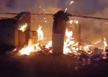 ಕಟ್ಟಿಗೆ ಕಾರ್ಖಾನೆಗೆ ಆಕಸ್ಮಿಕ ಬೆಂಕಿ.. ಲಕ್ಷಾಂತರ ರೂ. ಹಾನಿ