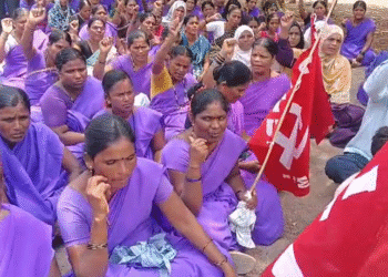 ಹಾಸ್ಟೆಲ್ ಹೊರಗುತ್ತಿಗೆ ನೌಕರರ ಪ್ರತಿಭಟನೆ : ಕನಿಷ್ಠ ವೇತನ, ಸೇವಾ ಭದ್ರತೆಗಾಗಿ ಆಗ್ರಹ