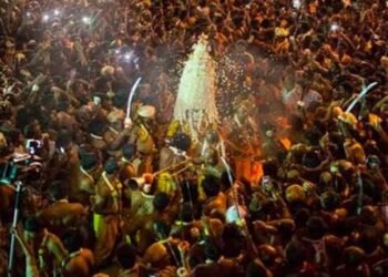 ಸಾವಿರಾರು ಭಕ್ತರ ಸಮ್ಮುಖದಲ್ಲಿ ಅದ್ದೂರಿಯಾಗಿ ನಡೆದ ಬೆಂಗಳೂರು ಕರಗ