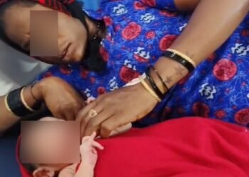 ಆಂಬ್ಯುಲೆನ್ಸ್‌ನಲ್ಲೇ ಹೆಣ್ಣು ಮಗುವಿಗೆ ಜನ್ಮ ನೀಡಿದ ತಾಯಿ