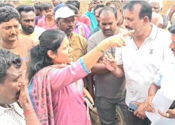 ಭುಗಿಲೆದ್ದ ಕಸ ವಿಲೇವಾರಿ ಘಟಕದ ವಿವಾದ – ಪೌರಾಯುಕ್ತೆ ಅಮೃತಾ ಗೌಡಗೆ ಮುತ್ತಿಗೆ ಹಾಕಿ ಪ್ರತಿಭಟನೆ