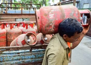 ದಾಖಲೆಯೇ ಇಲ್ಲದೆ ಪಡೆಯಬಹುದು LPG ಸಿಲಿಂಡರ್.. ಜಸ್ಟ್ ಹೀಗೆ ಮಾಡಿ!